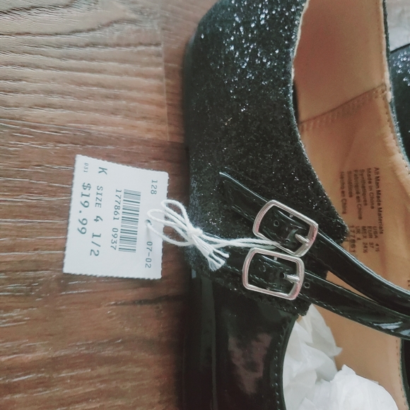 NWT Girls Mary Jane flats - Picture 2 of 6